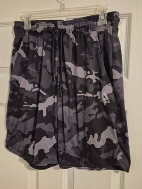 Reebok shorts size M
